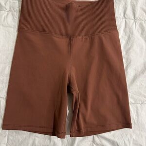 Vuori High-Waisted Brown Bike Shorts